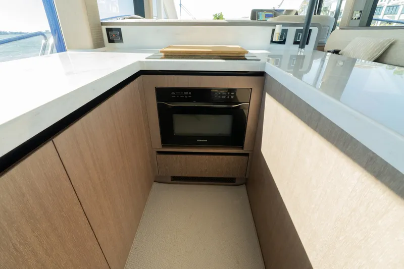 Slide: The Image of Galeon 560 FLY 2024 - 33