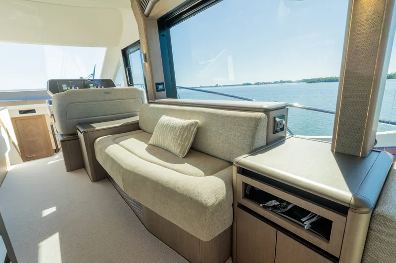 Slide: The Image of Galeon 560 FLY 2024 - 37