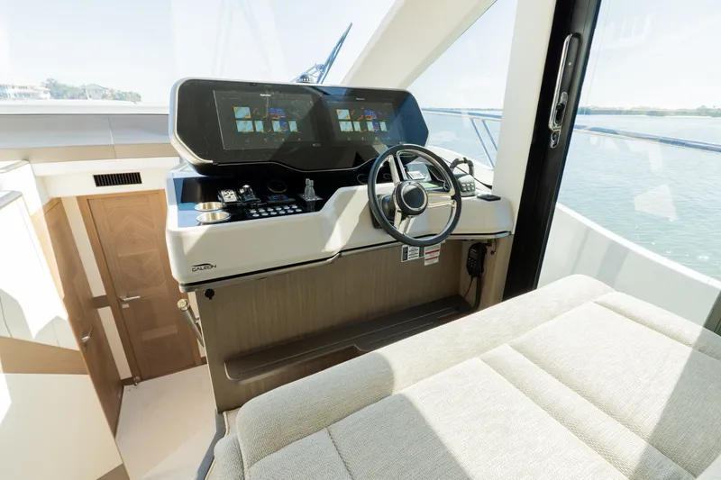 Slide: The Image of Galeon 560 FLY 2024 - 38