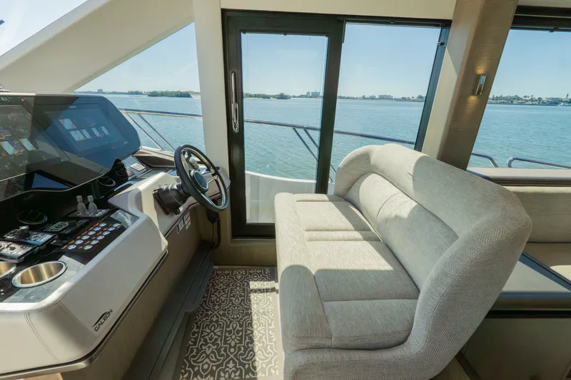 Slide: The Image of Galeon 560 FLY 2024 - 39
