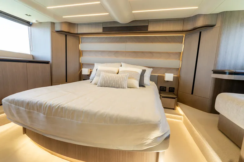 Slide: The Image of Galeon 560 FLY 2024 - 44