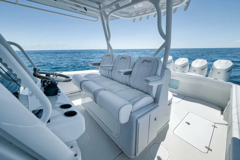 Slide: The Image of Yellowfin 39' Offshore 2023 - 13
