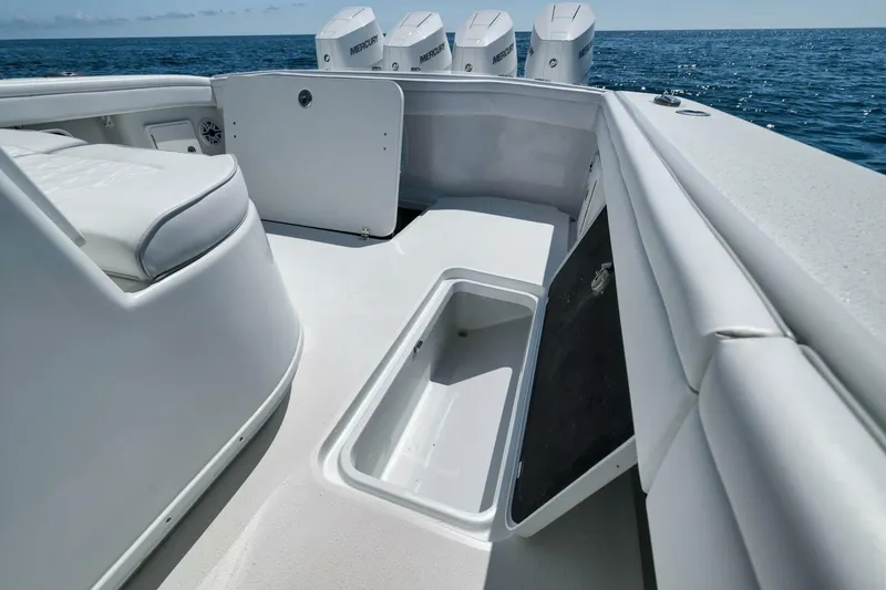 Slide: The Image of Yellowfin 39' Offshore 2023 - 19