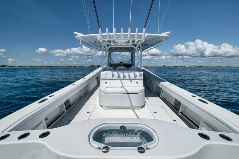 Slide: The Image of Yellowfin 39' Offshore 2023 - 23