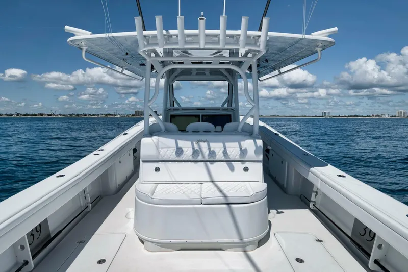 Slide: The Image of Yellowfin 39' Offshore 2023 - 25