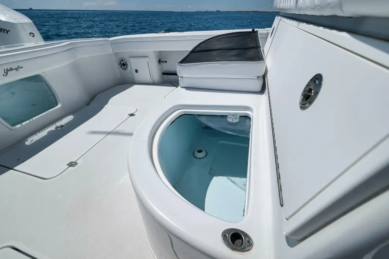 Slide: The Image of Yellowfin 39' Offshore 2023 - 27