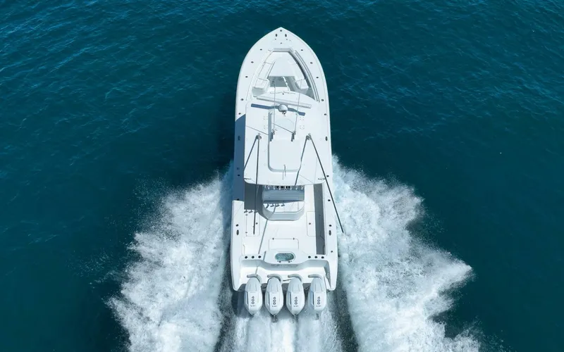 Slide: The Image of Yellowfin 39' Offshore 2023 - 32