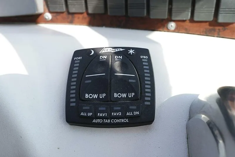 Slide: The Image of Sea Ray 340 Sundancer 2001 - 16