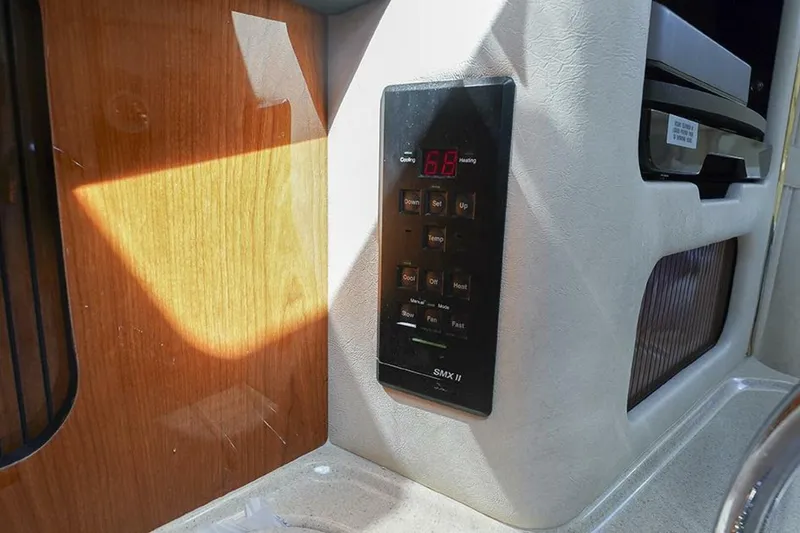 Slide: The Image of Sea Ray 340 Sundancer 2001 - 30