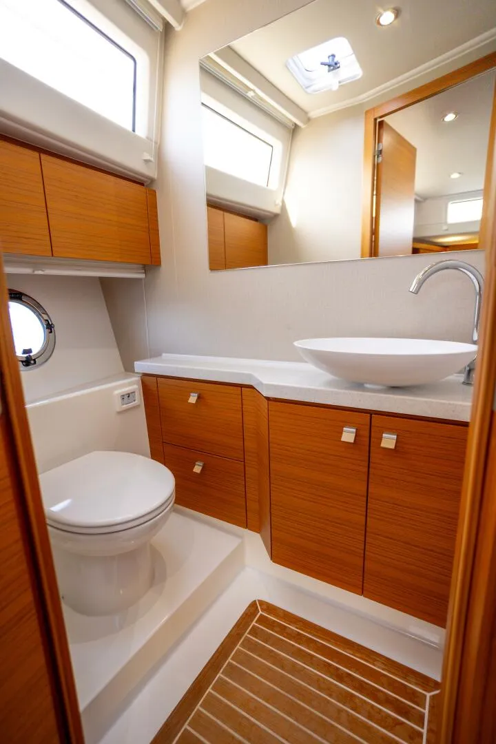 Slide: The Image of Greenline 48 Fly 2023 - 10