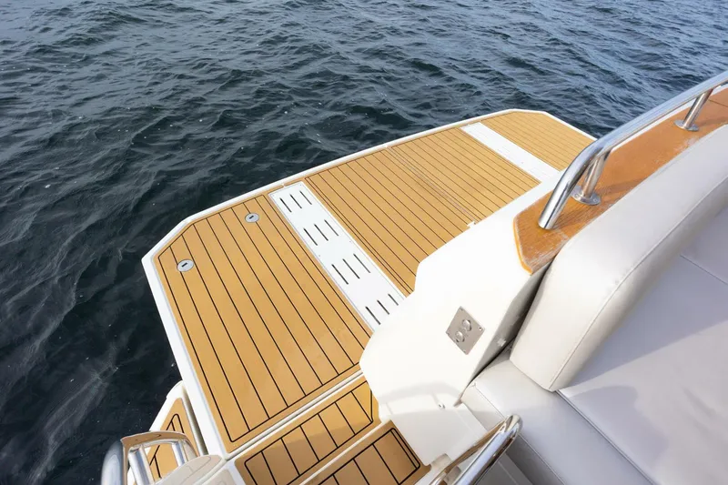 Slide: The Image of Greenline 48 Fly 2023 - 22