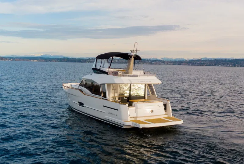 Slide: The Image of Greenline 48 Fly 2023 - 28