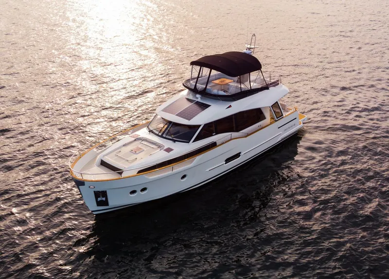 Slide: The Image of Greenline 48 Fly 2023 - 30