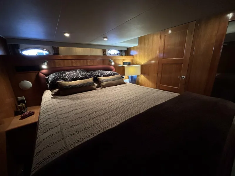 Slide: The Image of Navigator 4400 pilot house 2004 - 10