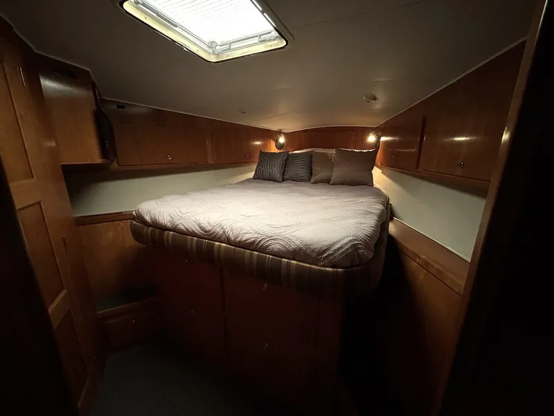 Slide: The Image of Navigator 4400 pilot house 2004 - 13
