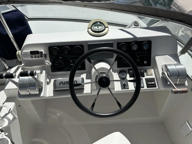 Slide: The Image of Navigator 4400 pilot house 2004 - 22