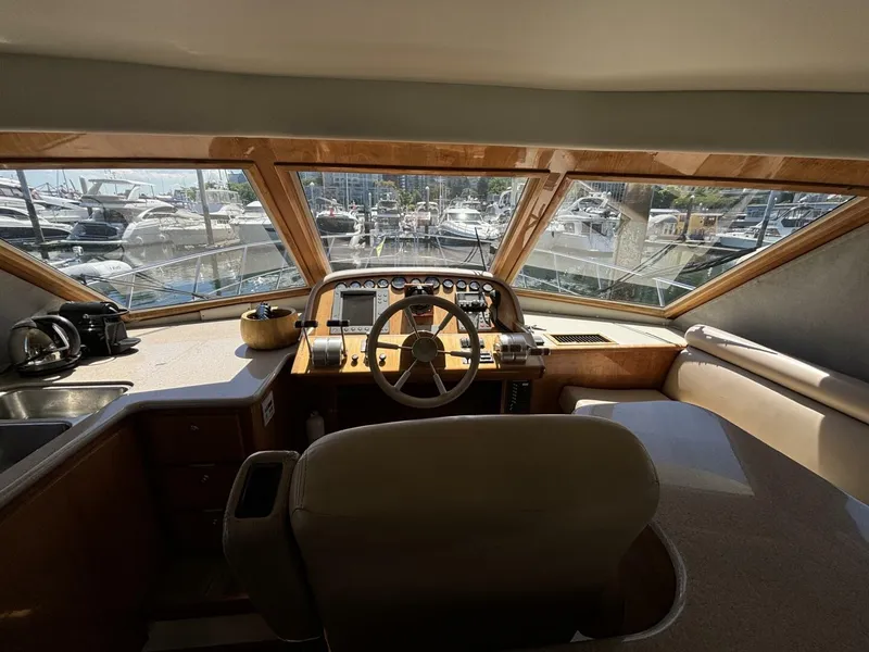 Slide: The Image of Navigator 4400 pilot house 2004 - 4