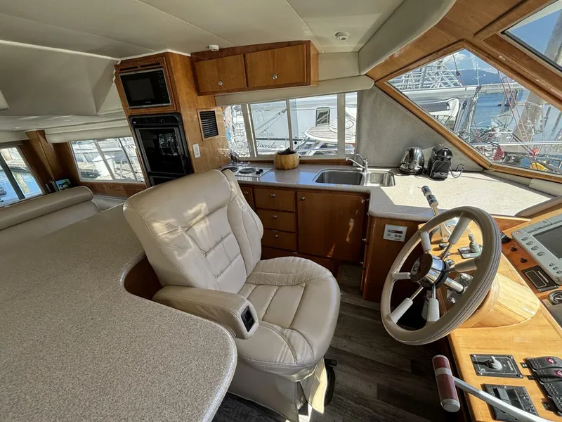 Slide: The Image of Navigator 4400 pilot house 2004 - 6