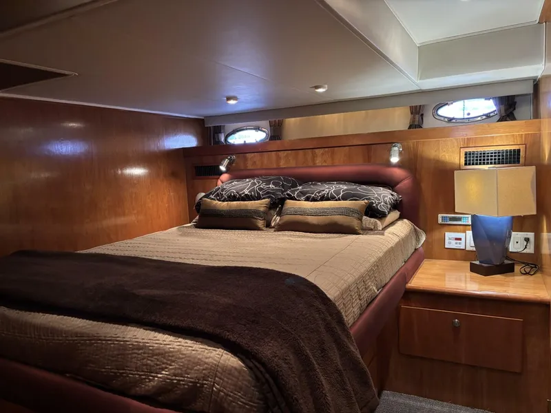 Slide: The Image of Navigator 4400 pilot house 2004 - 9