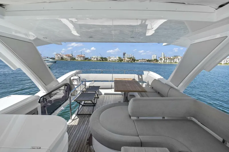 Slide: The Image of Sunseeker Manhattan 66 2019 - 10