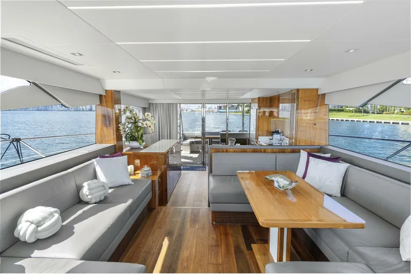 Slide: The Image of Sunseeker Manhattan 66 2019 - 16