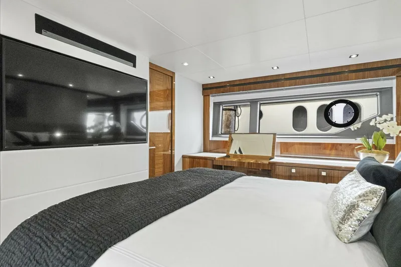 Slide: The Image of Sunseeker Manhattan 66 2019 - 20