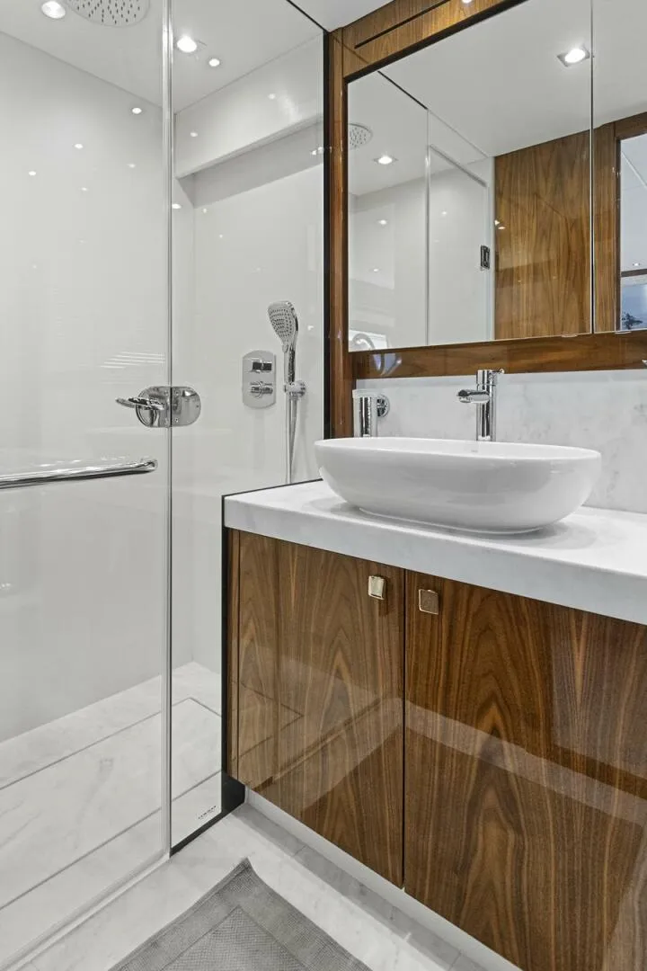 Slide: The Image of Sunseeker Manhattan 66 2019 - 27