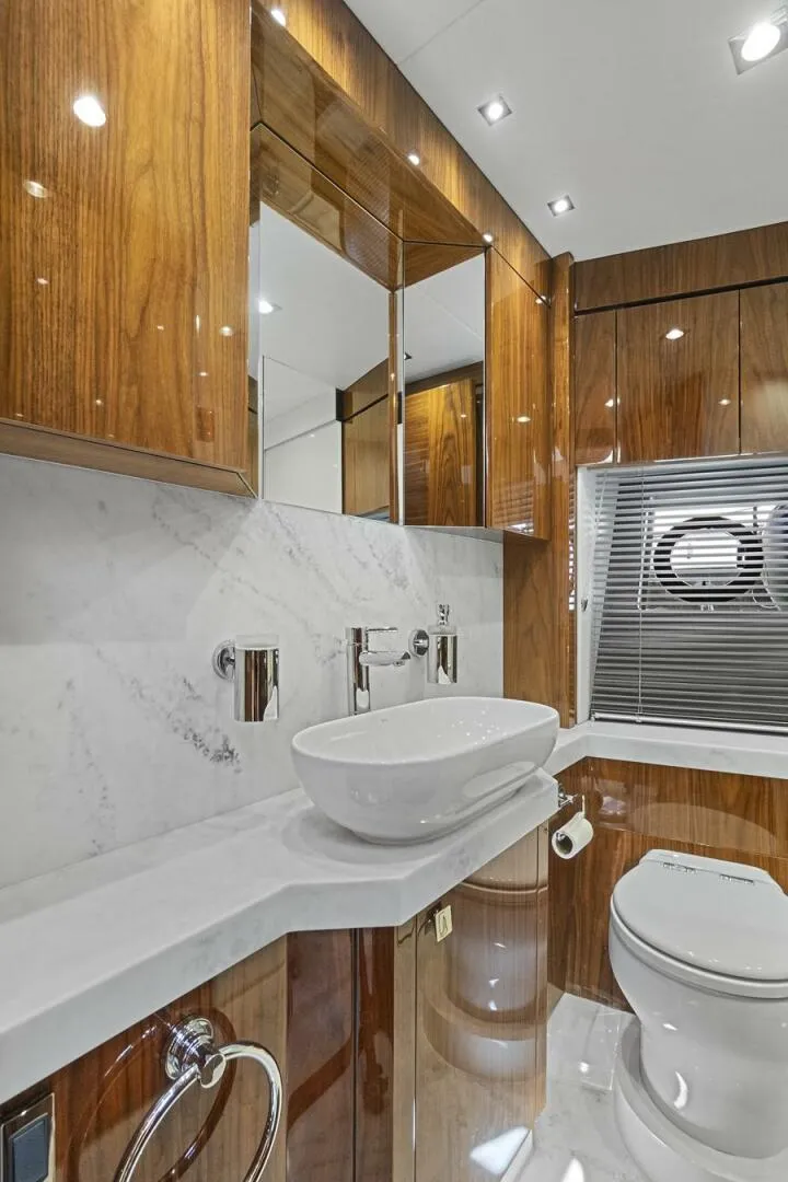 Slide: The Image of Sunseeker Manhattan 66 2019 - 28