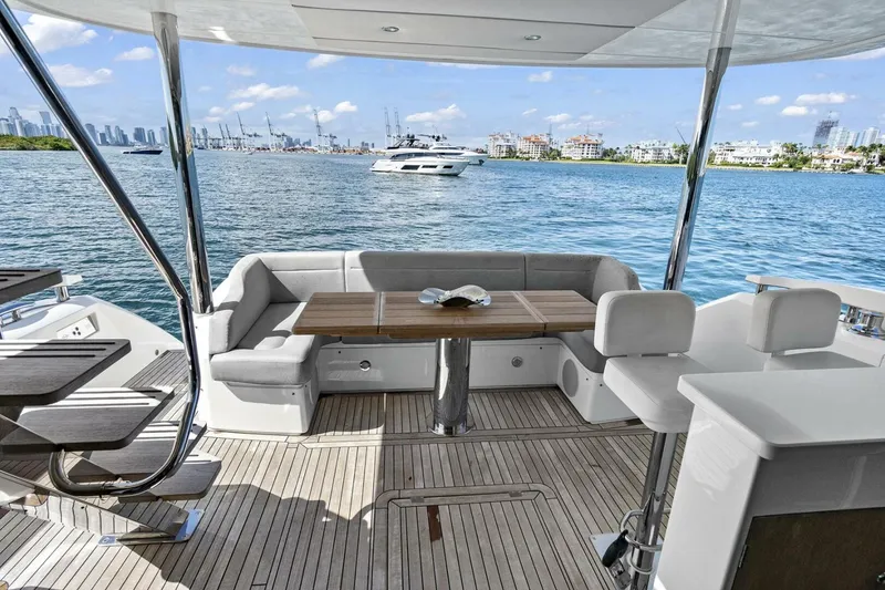 Slide: The Image of Sunseeker Manhattan 66 2019 - 4