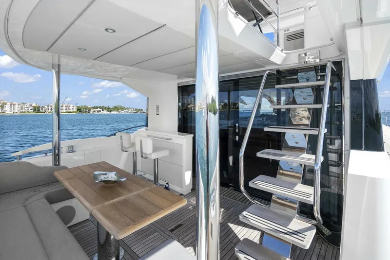 Slide: The Image of Sunseeker Manhattan 66 2019 - 5