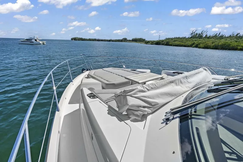 Slide: The Image of Sunseeker Manhattan 66 2019 - 7