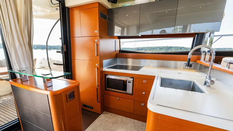 Slide: The Image of Prestige 550 Flybridge 2014 - 22