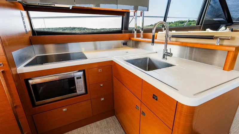 Slide: The Image of Prestige 550 Flybridge 2014 - 23