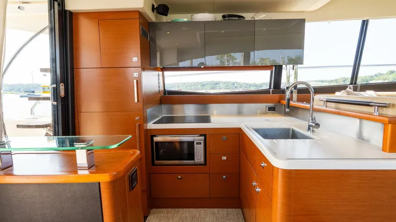 Slide: The Image of Prestige 550 Flybridge 2014 - 24