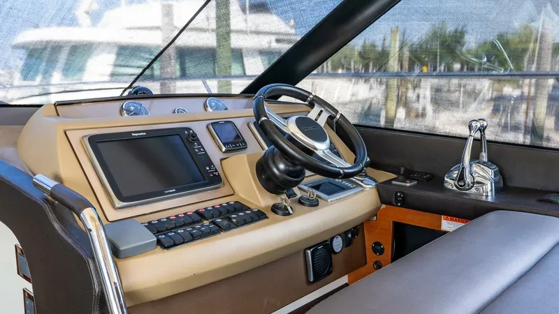 Slide: The Image of Prestige 550 Flybridge 2014 - 33