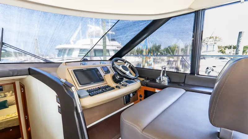 Slide: The Image of Prestige 550 Flybridge 2014 - 34