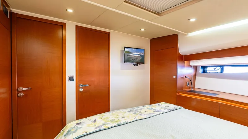 Slide: The Image of Prestige 550 Flybridge 2014 - 36