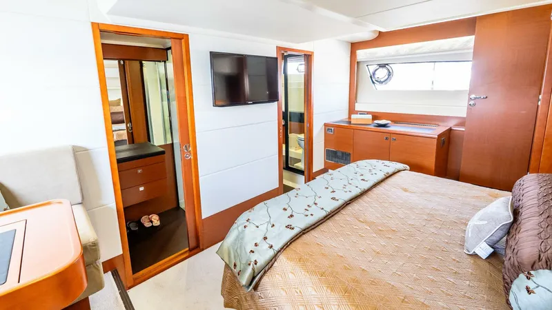 Slide: The Image of Prestige 550 Flybridge 2014 - 38