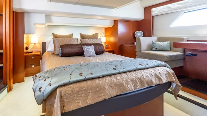 Slide: The Image of Prestige 550 Flybridge 2014 - 39