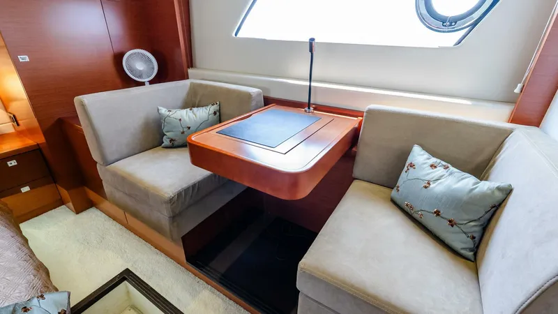 Slide: The Image of Prestige 550 Flybridge 2014 - 40