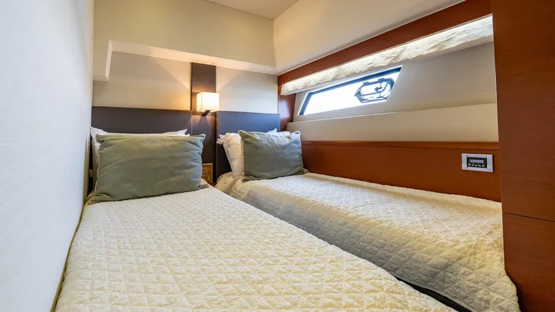 Slide: The Image of Prestige 550 Flybridge 2014 - 41