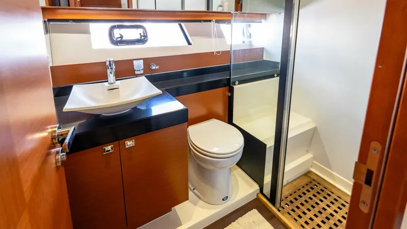 Slide: The Image of Prestige 550 Flybridge 2014 - 42