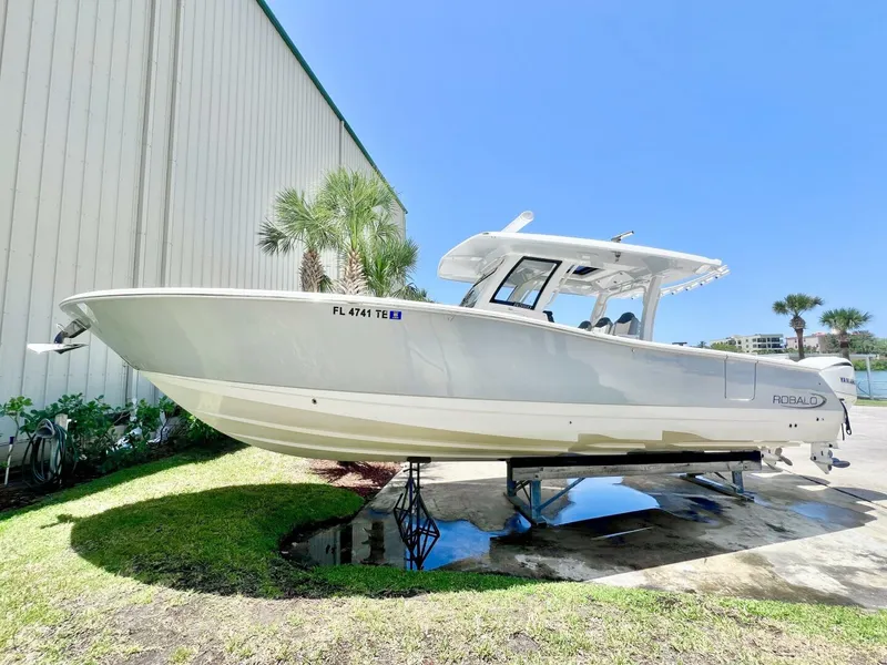 The Image of Robalo R360 2021 - 0