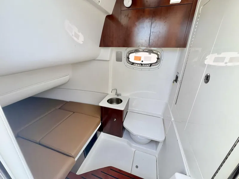Slide: The Image of Robalo R360 2021 - 12