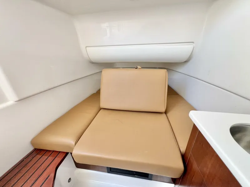 Slide: The Image of Robalo R360 2021 - 13