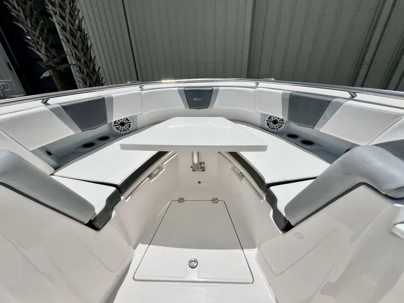 Slide: The Image of Robalo R360 2021 - 17