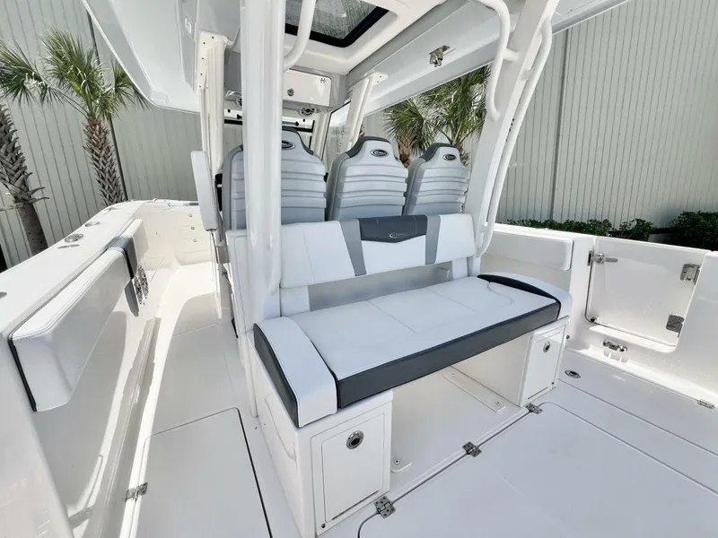 Slide: The Image of Robalo R360 2021 - 8