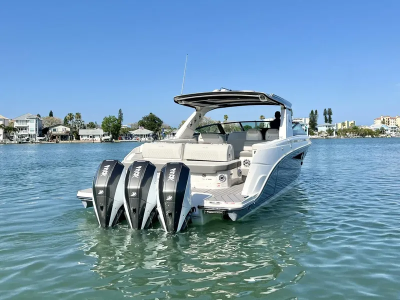 Slide: The Image of Sea Ray SLX 400 OB 2022 - 4
