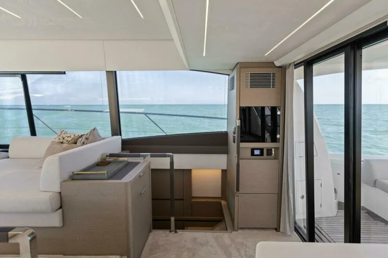 Slide: The Image of Prestige 590 Flybridge 2022 - 20