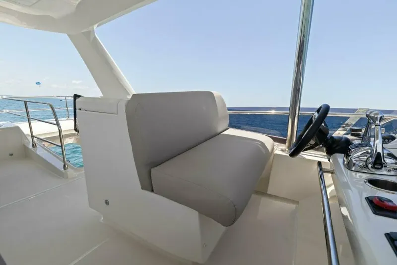 Slide: The Image of Prestige 590 Flybridge 2022 - 44